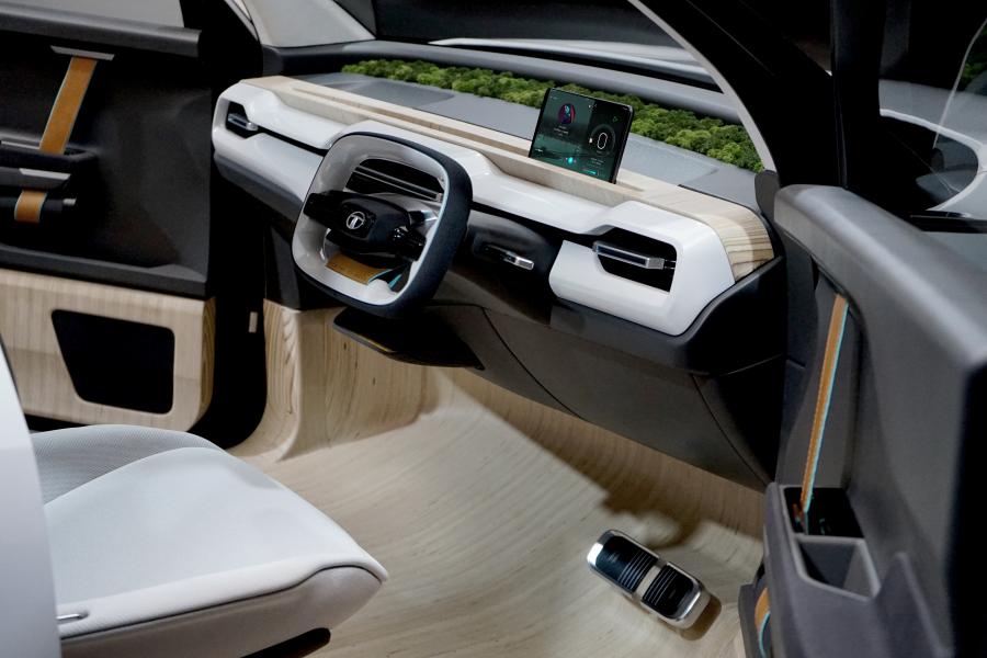 Интерьер Tata Sierra EV Concept 2020 года  (фото 4 из 8)